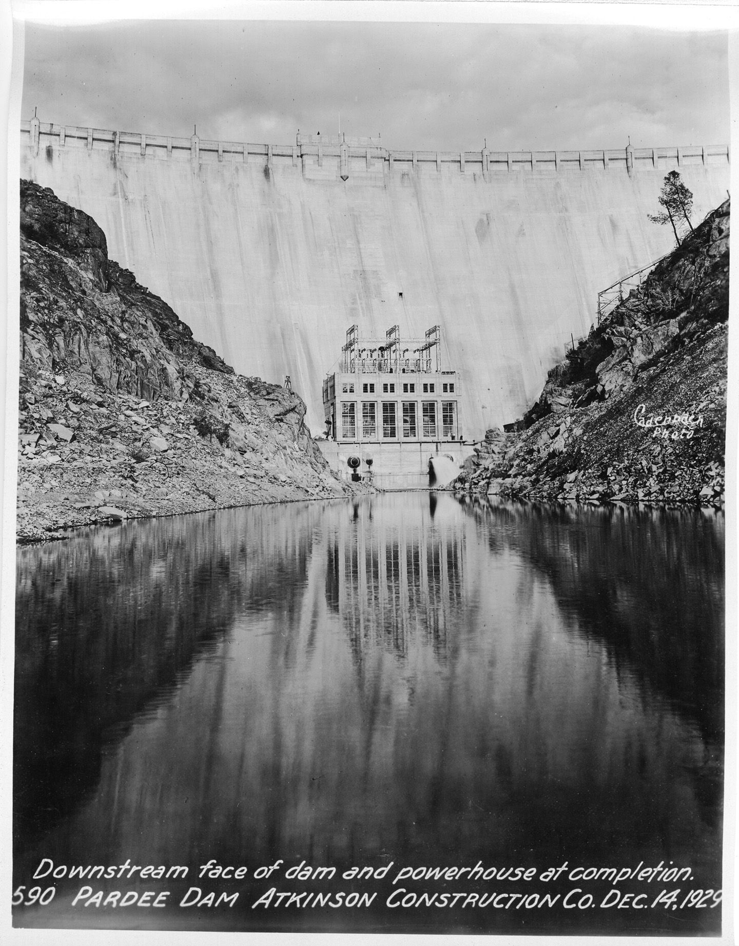 Downstream face of dam and powerhouse at completion. (December 1929)