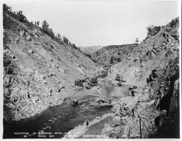 Resumption of Excavation after first flood. (October 1927)